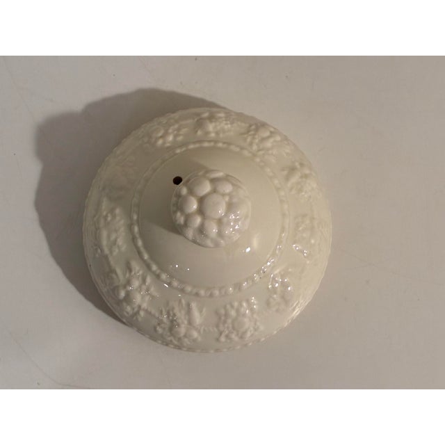 Vintage Wedgwood Wellesley Embossed Creamware English Teapot For Sale In Philadelphia - Image 6 of 10