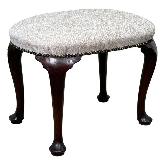 Early 18th Century George I Oval Walnut Stool, 1720 For Sale - Image 3 of 12