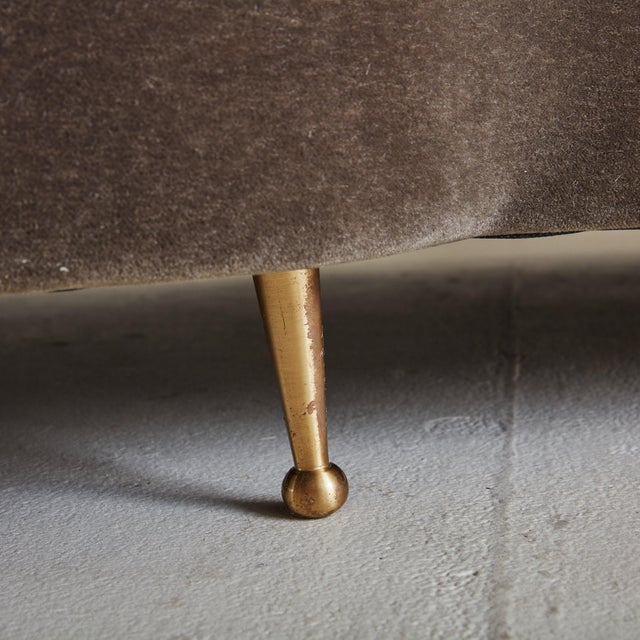 Curved 3-Seat Sofa in Chestnut Mohair, Italy 1950s For Sale - Image 9 of 11