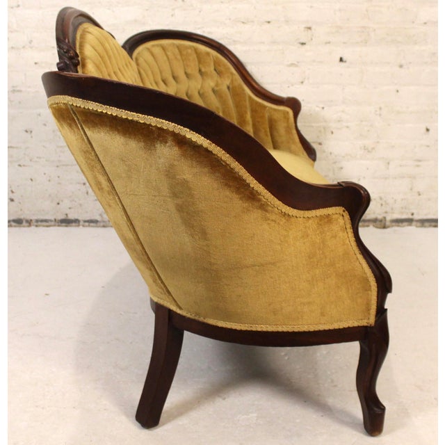 Early 20th Century Vintage Victorian Style Gold Velvet and Walnut Settee For Sale - Image 5 of 17