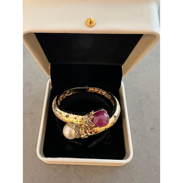 Bochic "Orient" South Sea Pear, Ruby & Sapphire Bangle Set In 18K Gold & Silver For Sale - Image 14 of 18