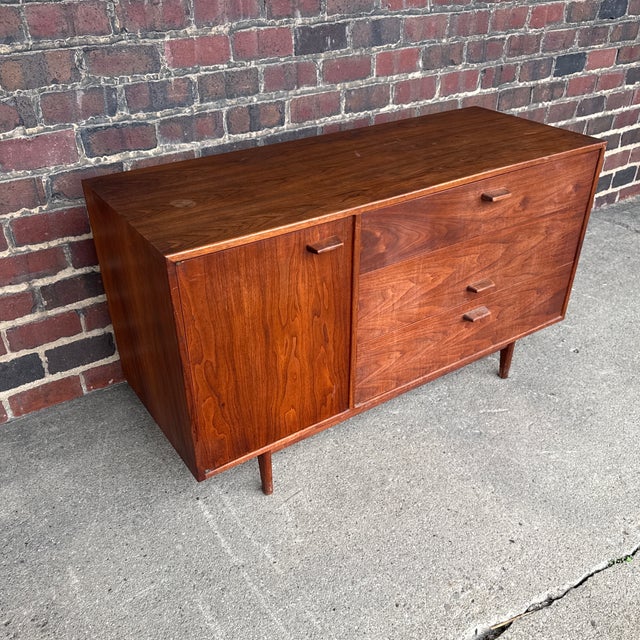 Jen’s Risom 3 Drawer and One Compartment Chest in Walnut Mid Century Modern For Sale - Image 11 of 12