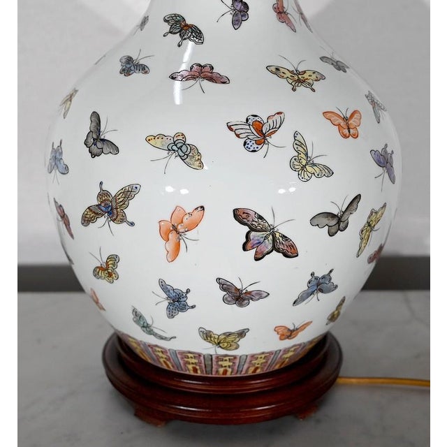 Butterflies Lamp in Chinese Porcelain, 1960 For Sale - Image 12 of 18