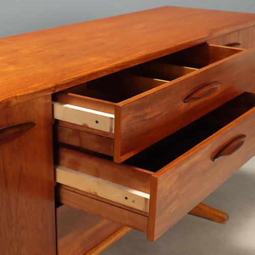 Mid 20th Century English Manufacture Sideboard in Teak Veneer, 1960s For Sale - Image 5 of 11