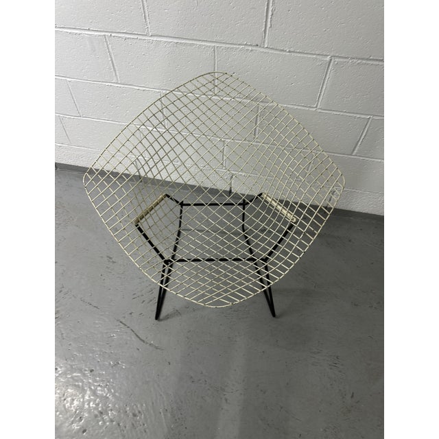 First edition Knoll International from 1969. Recognizable by its backrest attachment system. Good vintage condition....