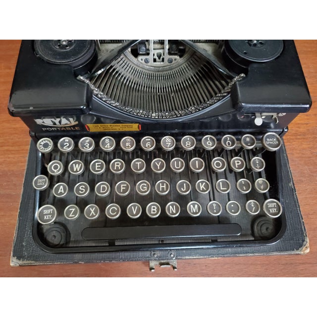 1920s 1927 Early Royal Portable Model P Typewriter For Sale - Image 5 of 18
