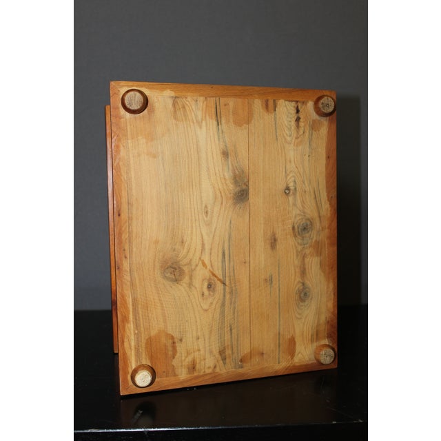 Moroccan box in Thuja and maple marquetry, interior with compartments and mirror, set in very good condition