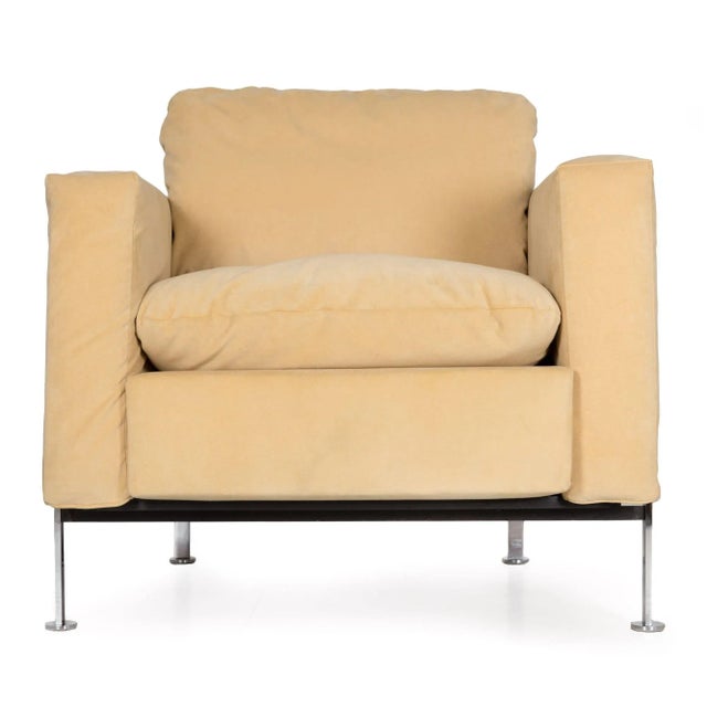 An incredibly sleek and carefully conceived chair, the RH-302 by Robert Haussmann features a solid chromed steel flat-bar...