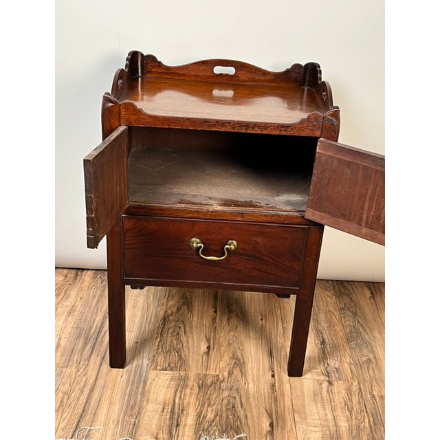 Antique George III Bedside Commode With Pull Out Leather Surface C. Late 18th Century For Sale - Image 4 of 7