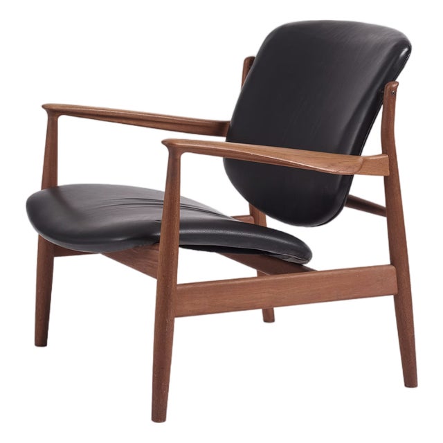 FD136 Lounge Chair in Black Leather and Teak by Finn Juhl, France, 1960s For Sale