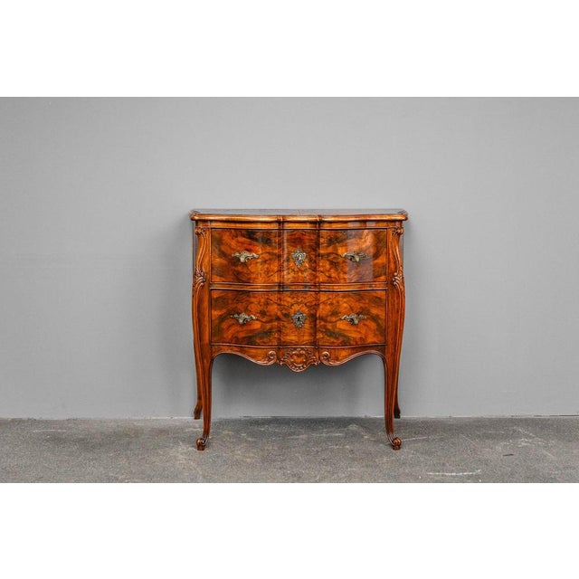 Item: Chest of drawers Period & Style: Baroque Style - from the 20th century Features: - elegant and practical piece of...