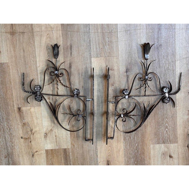 French Pair of French Hand-Forged Wrought Iron Wall Brackets, 17th-18th Century For Sale - Image 3 of 7