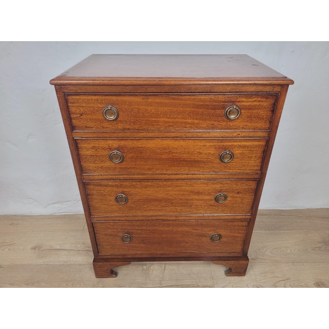 Vintage English Chest of Drawers in Mahogany, 1960 For Sale - Image 10 of 17