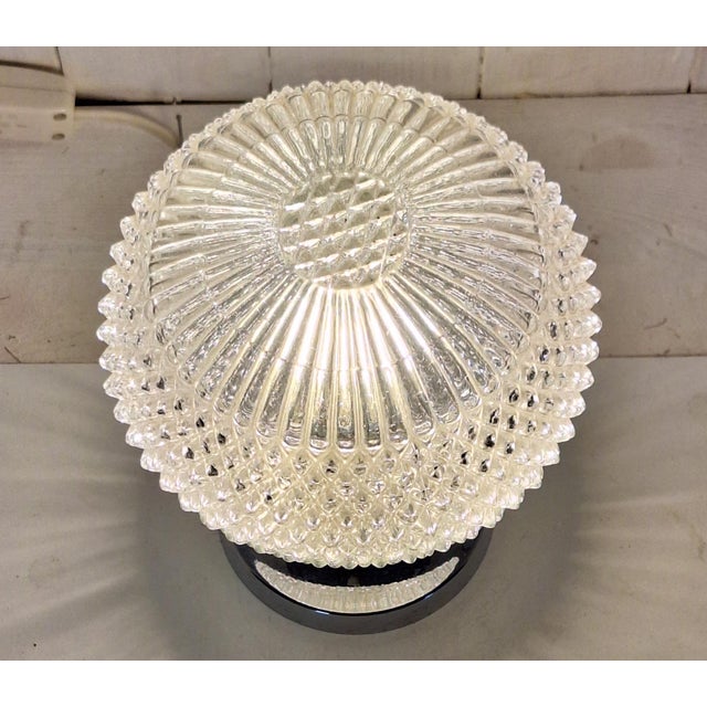 1970s Vintage Table Lamp with Chrome-Plated Metal Base and Clear Relief Glass Shade by Ets, 1970s For Sale - Image 5 of 8