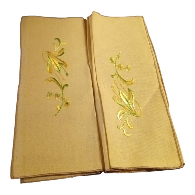 1970s Hand Embroidered Linen Table Napkins- Set of 4 For Sale