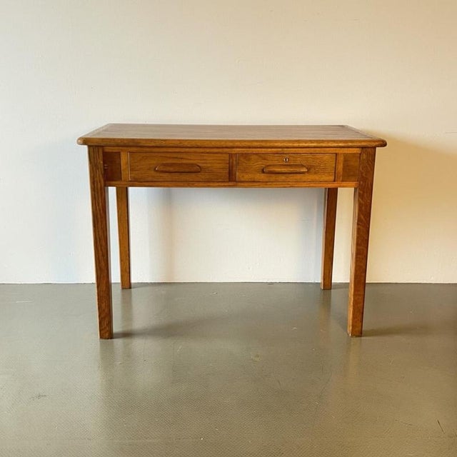 Lovely 1940s desk by Abbess Approximate dimensions: Height: 75cm Width: 107cm Depth: 57cm Knee hole: 58cm high Drawers:...