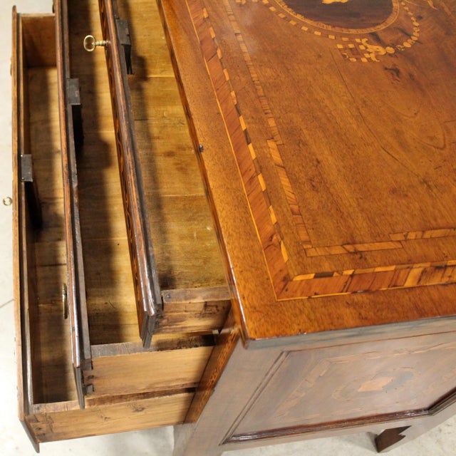 Brown 18th Century Italian Louis XVI Chest of Drawers in Walnut For Sale - Image 8 of 16