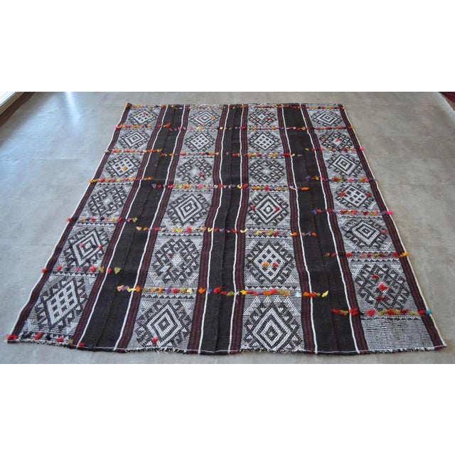 Vintage Turkish handmade Kilim rug - a wool on cotton and goat hair, Turkish Kilim rug that is in used condition. Size:...