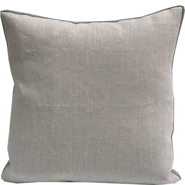 Natural linen bordered with milled wool cloth and embellished with the application of a wool sheer. Size 50 cm × 50 cm |...