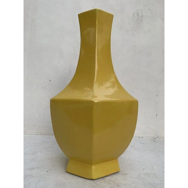 Beautiful and in excellent condition, hexagonal shape, mustard yellow exterior and white interior. Measurements: 18 inches...