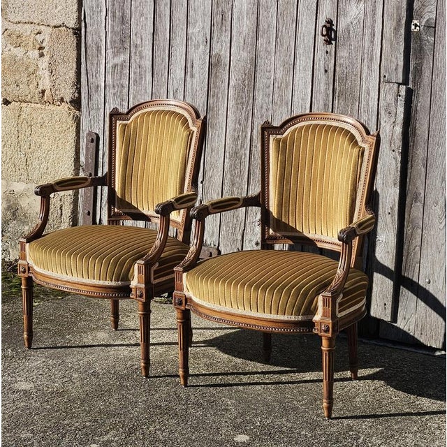 Antique French Armchairs in Walnut, 1900s, Set of 2 For Sale - Image 3 of 18