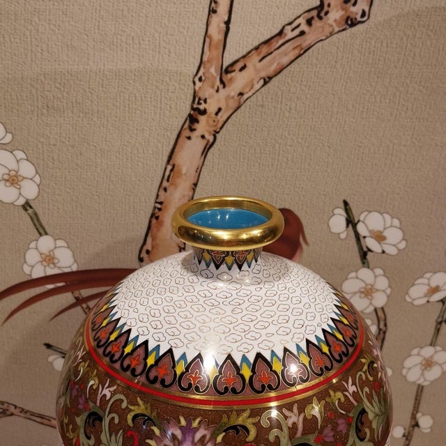 Vintage Chinese Cloisonné Meiping Vase | White Ground Phoenix & Peony Motif With Stand For Sale - Image 9 of 10