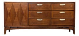 Example of Red Lion Furniture Dressers and Chests of Drawers