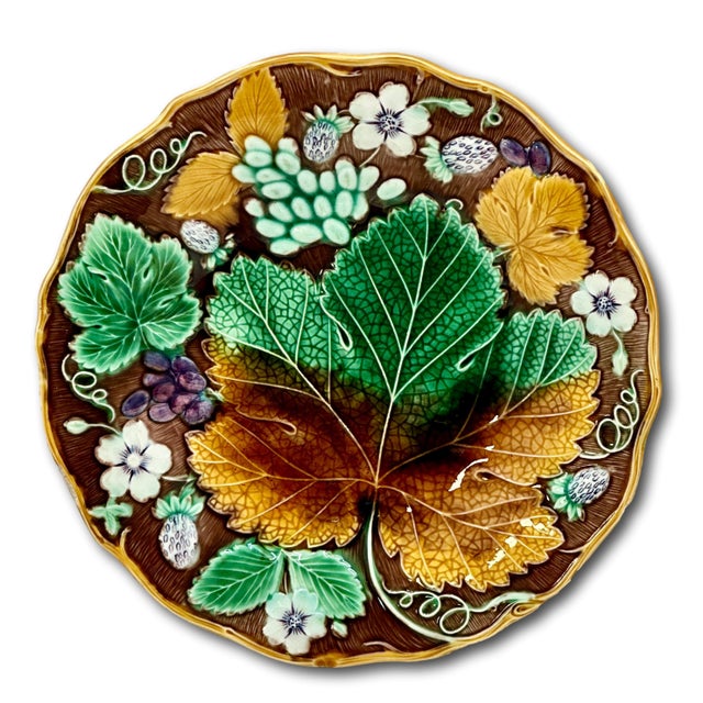 Set of 6 Antique Victorian Wedgwood Vine & Strawberry Majolica Plates With Wall Hanger Brackets Late 19th Century For Sale - Image 9 of 18