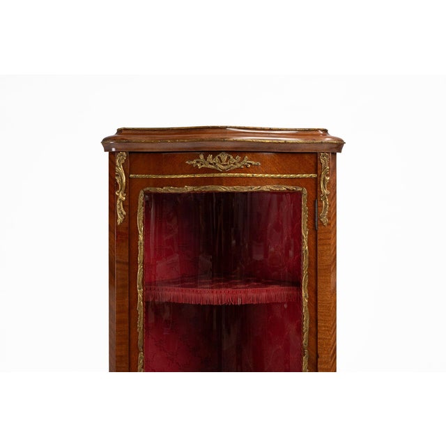 1950s French Louis XV Style Corner Display Cabinet with Arched Glass, 1950 For Sale - Image 5 of 17