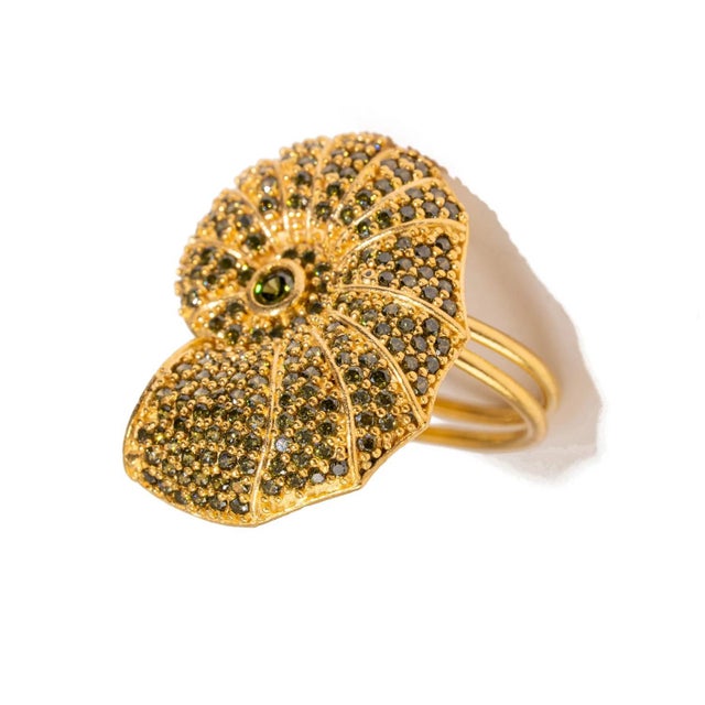 Contemporary Mystic Shell Gold Adjustable Chunky Ring, Size 8 For Sale - Image 3 of 9