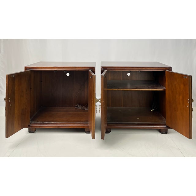 Mid-Century Modern Vintage Henredon Attributed Asian Asian-Inspired Walnut Nightstands / Cabinets – Pair For Sale - Image 3 of 16