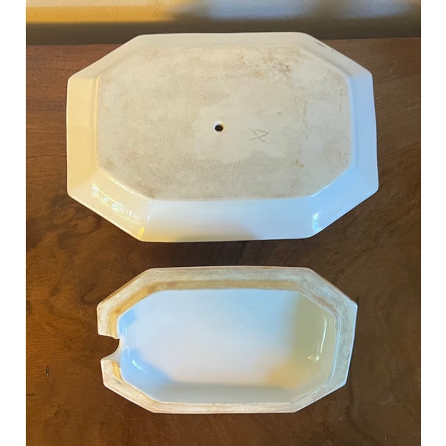 Antique Early 19th Century French Empire Paris Porcelain Octagonal Sauce Tureen With Flower Garland Sprig Decoration For Sale - Image 4 of 16