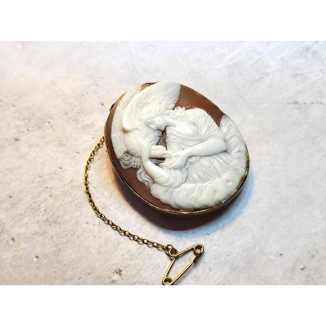 Mid 19th Century Antique Victorian Gold Cameo Brooch of Hebe Feeding the Eagle For Sale - Image 5 of 11