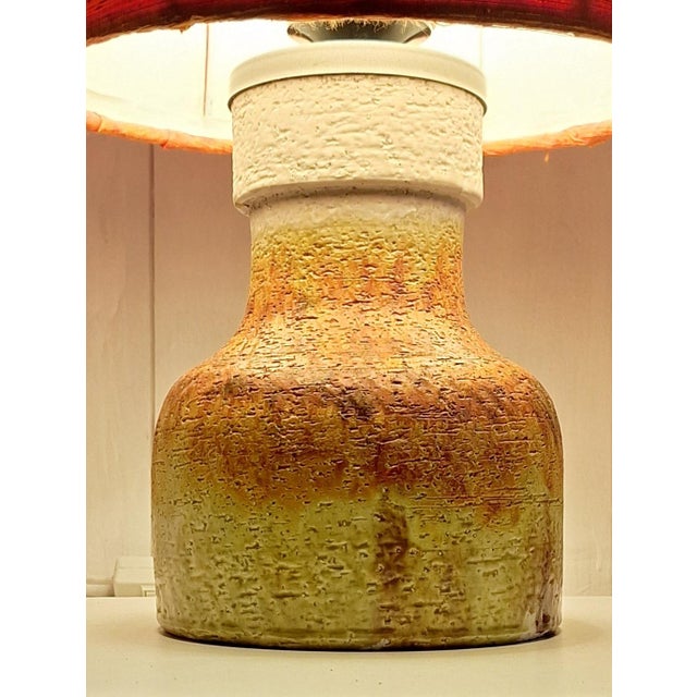 1970s Italian Handmade Table Lamp with Yellow-Orange Ceramic Base and Fabric Shade, 1970s For Sale - Image 5 of 10