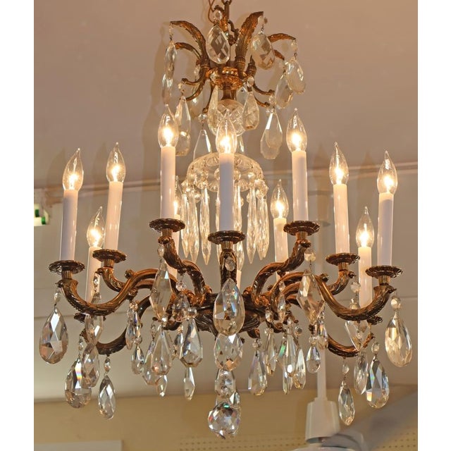1950s 1950's Hollywood Regency French Style Brass & Crystal 12 Light Chandelier For Sale - Image 5 of 14