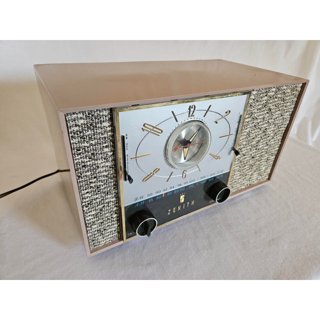 A great 60s Atomic Zenith Clock AM/FM Radio. Looks and sounds great, produces warm and powerful tube radio tone, no...