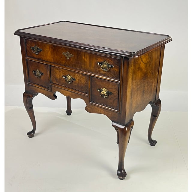 Queen Anne style lowboy accent chest by Hekman Furniture Company. Very high quality vintage piece that would function...