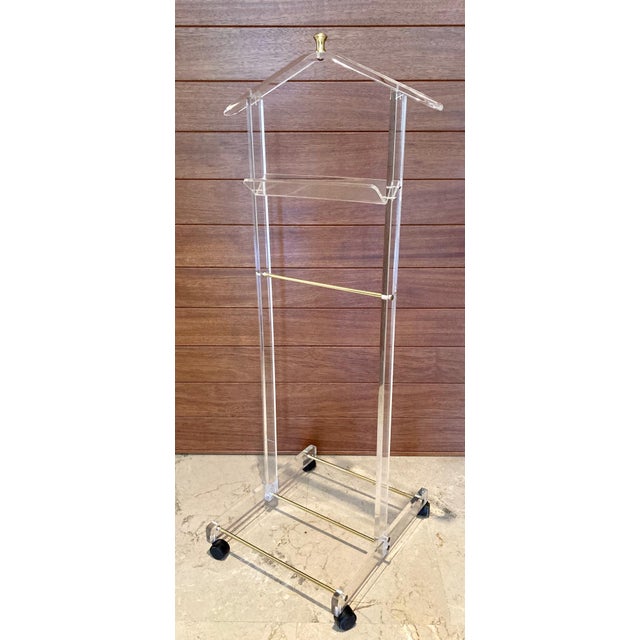 Mid 20th Century Modern Lucite Valet Stand with Wheels For Sale In Miami - Image 6 of 18