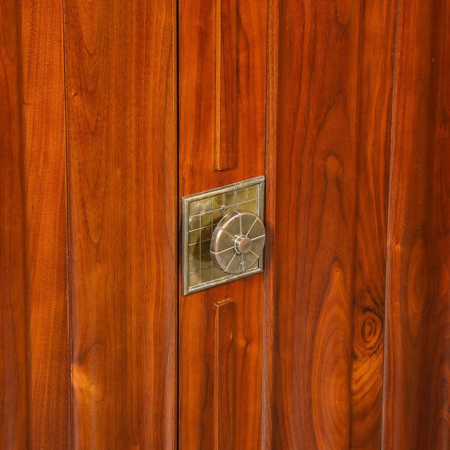 Mid-Century Fluted Walnut Sideboard W/ Sculptural Brass Pulls by Tommi Parzinger For Sale - Image 16 of 18