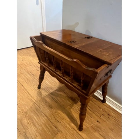 Baumritter Vintage Baumritter Solid Maple Dough Box Coffee Table Blanket Chest | Early American For Sale - Image 4 of 6