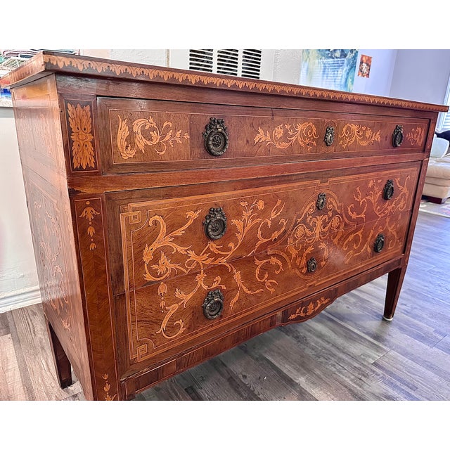Brown 18th-Century Italian Wooden Inlay Dresser For Sale - Image 8 of 17