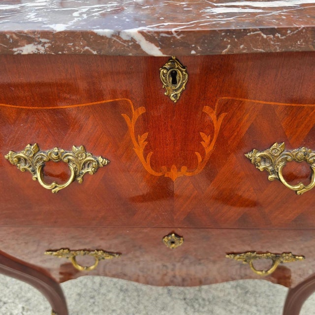 Pair of French Louis XV Style Bombe Commodes Bedside Tables Nightstands For Sale - Image 12 of 16