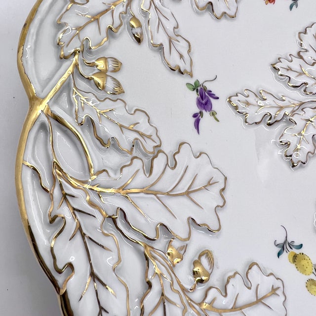White Mid-Century Rococo Revival Oak Leaf and Acorn Relief Plate with Streublumen Flowers from Meissen, 1940s For Sale - Image 8 of 11