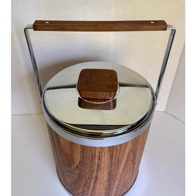1960s 1960s Mid Century Modern Kromex Faux Wood Ice Bucket With Chrome Lid & Wood Accents For Sale - Image 5 of 12
