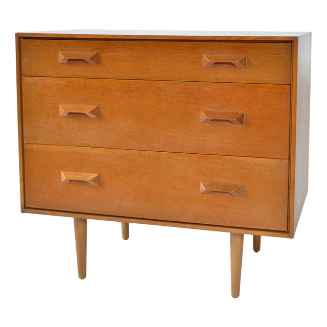 Concorde Range Chest of Drawers in Oak and Beech by John & Sylvia Reid for Stag, 1960s For Sale