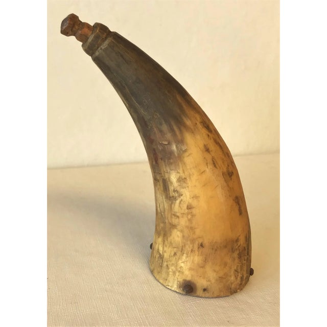 Early 19th Century Gun Powder Horn With Original Carved Pin For Sale - Image 4 of 12