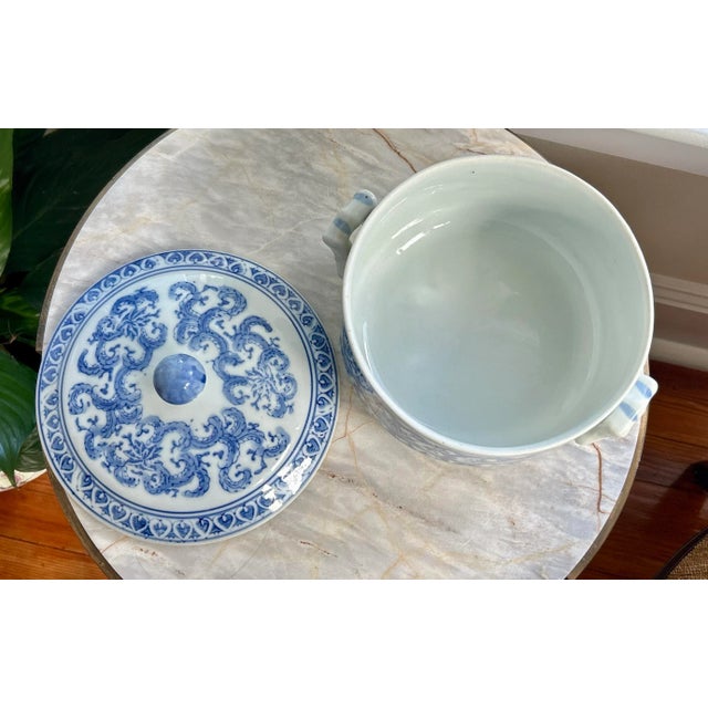 Blue and White Chinese Lidded Bowl For Sale - Image 4 of 10