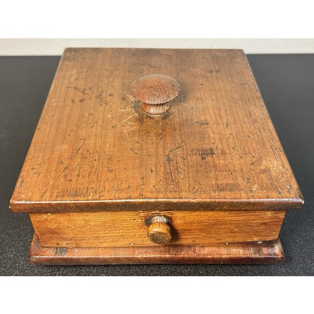 Antique Circa 1940 American Primitive Pine Wood Single-Drawer Trinket/Jewelry Box For Sale In New Orleans - Image 6 of 8