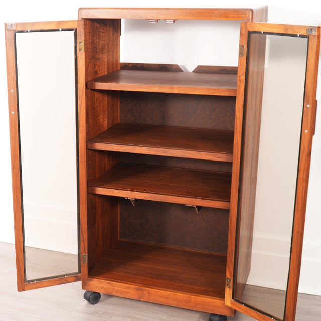 1970s Vintage Sonrise Audio Systems Solid Walnut Stereo & Record Cabinet For Sale - Image 5 of 10