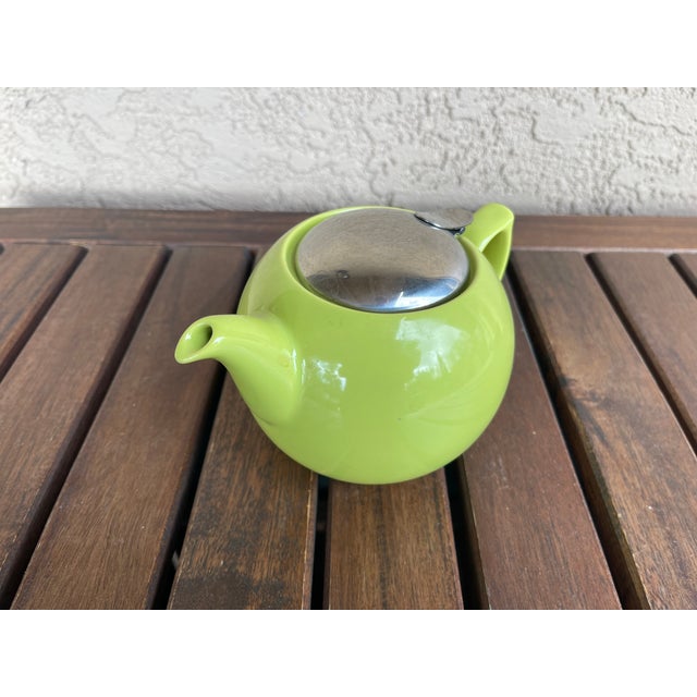 Compact and adorable, 15 oz teapot is perfect for brewing 2 cups full and a few more sips! You can enjoy your own flavor...